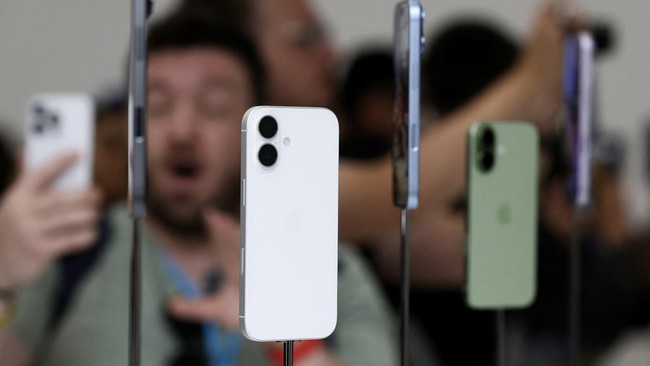 Apple resmi meluncurkan seri ponsel terbaru iPhone 17 secara global, yang salah satunya memperkenalkan varian tipis iPhone 17 Air.