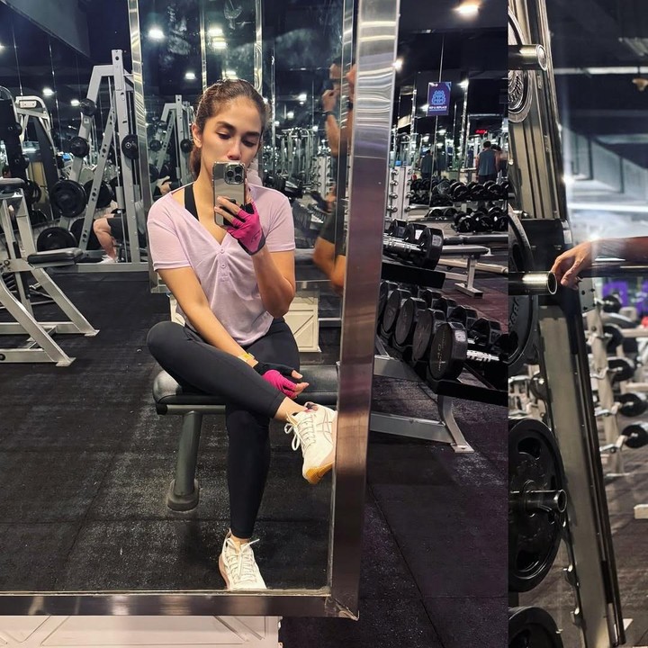 <p>Melalui unggahan di Instagram, Ussy memberikan bukti berupa foto-fotonya saat berolahraga di gym. Dalam foto-foto ini, Ussy menunjukkan perutnya yang 'rata' untuk membuntikan bahwa ia tidak hamil. "Posting ini deh biar ga di sangka lagi hamil gede sama netizen aplikasi sebelah," tulis Ussy. (Foto: Instagram @ussypratama)</p>
