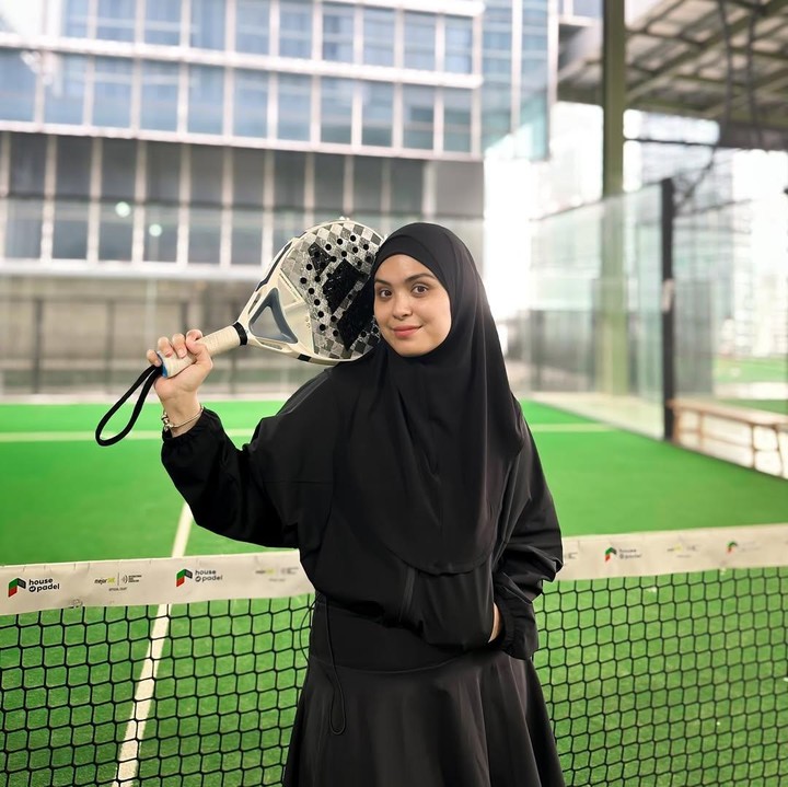 <p>Belum lama ini pun Vebby mengaku pernah menghabiskan belasan juta untuk latihan padel. Namun, ada cerita di balik fakta tersebut. &ldquo;Sebenarnya itu (habis belasan juta) fakta pas awal banget karena aku sempat di-<em>prank</em> gitu sama teman aku. Dia bikin turnamen terus ada nama aku sama suami aku,&rdquo; ujar Vebby, dikutip dari kanal YouTube <em>TRANS TV Official,</em> Rabu (10/9/2025).&nbsp;(Foto: Instagram@vebbypalwinta)</p>