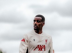 Slot Tegaskan Kalau Isak Butuh Waktu Nyetel di Liverpool