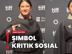 Percaya Diri! Dian Sastro Tunjukkan Pin One Piece di TIFF 2025