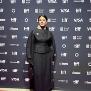 Dian Sastrowardoyo Pakai Outfit Serba Hitam dan Pin 'One Piece' di TIFF 2025