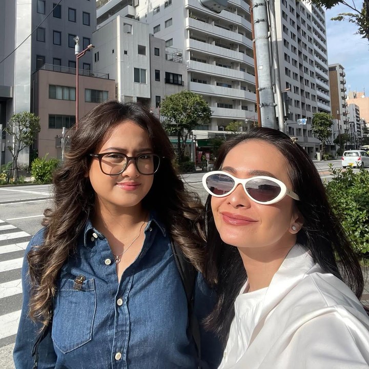<p>Pada <em>postingan</em> itu, Ersa juga mengungkap perasaannya yang campur aduk. &ldquo;Trip Jepang kali ini rasanya campur aduk. Senang, <em>excited</em>, tapi juga mellow karena bakal ninggalin Kika di sini buat <em>exchange program,</em>&rdquo; tulis Ersa, dikutip dari laman Instagram <em>@ersamayori,</em> Kamis (11/9/2025).&nbsp;(Foto: Instagram@ersamayori)</p>