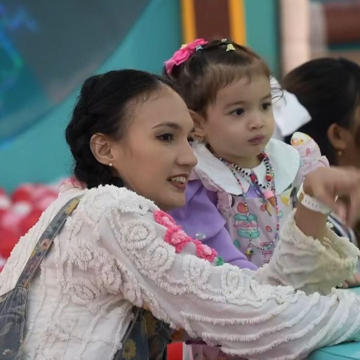 <p>Di Instagram pribadi Nadine, gaya <em>fashion</em> Djiwa selalu sukses menyita perhatian, Bunda. Meski bergaya simpel, penampilannya tetap <em>stylish </em>dan&nbsp;selalu bikin netizen gemas. (Foto: Instagram @nadinelist)</p>