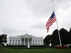 Bendera Setengah Tiang untuk Loyalis Trump yang Tewas Tertembak