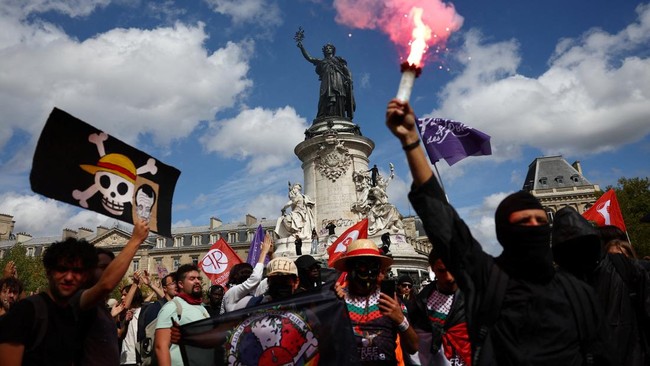 Hampir 200 ribu warga berunjuk rasa di Prancis gelar aksi 'Block Everything' protes kebijakan Presiden Macron.