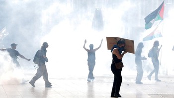 FOTO: Demo 'Blokir Semuanya' di Prancis, 197 Ribu Orang Turun ke Jalan