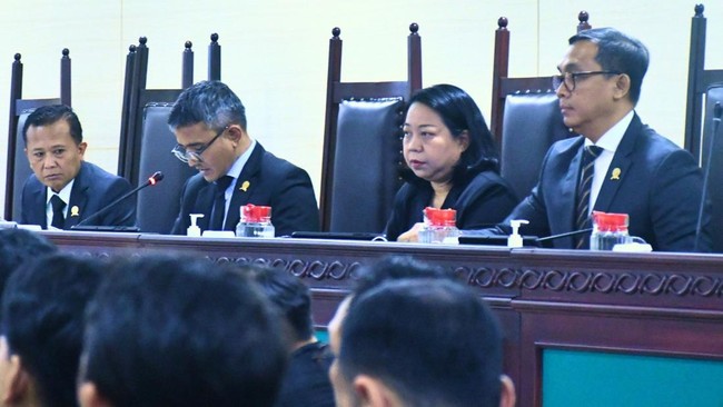 KPPU Sebut Terlapor Dugaan Kartel Pinjol Tolak LDP Investigator KPPU mengungkap mayoritas terlapor dalam kasus dugaan kartel pinjaman online menolak Laporan Dugaan Pelanggaran, Sidang dilanjutkan pada 15-18 September 2025.