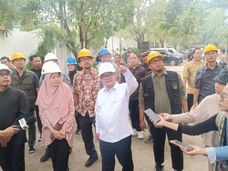 Mendikdasmen Cek Atap SMK Ambruk di Bogor, Beri Bantuan Tenda untuk Belajar
