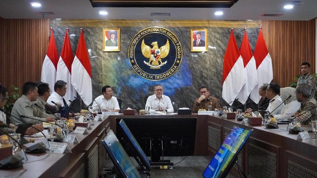 Menko Pangan Zulkifli Hasan akan memperketat pengawasan untuk memastikan gula rafinasi untuk industri tak lagi bocor dan dijual ke pasar.