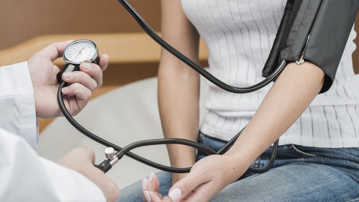 3 Kebiasaan yang Perlu Dibatasi untuk Mengurangi Risiko Stroke