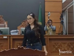 Gaya Nikita Mirzani Jadi 'Ranger Pink' di Sidang Kasus Pemerasan dan TPPU
