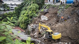 Longsor Tulungagung, Dua Warung Rusak Parah