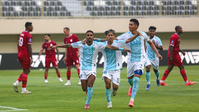 Semen Padang dipaksa menyerah 1-2 oleh tim tamu PSBS Biak dalam lanjutan Super League di Stadion Haji Agus Salim, Padang, Kamis (11/9).
