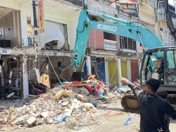 Roboh Saat Banjir, Ruko di Jalan Sulawesi Denpasar Dihancurkan