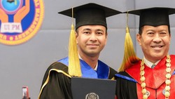 Sempat Diisukan Jadi Menpora, Gelar Doktor Raffi Ahmad Kembali Jadi Omongan