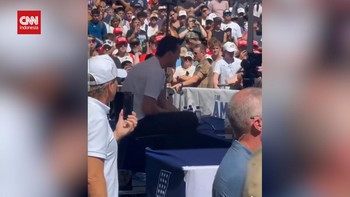 VIDEO: Detik-detik Influencer Pro-Trump, Charlie Kirk Tewas Ditembak