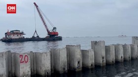 VIDEO: Penampakan Tanggul Beton di Pesisir Laut Cilincing Jakarta