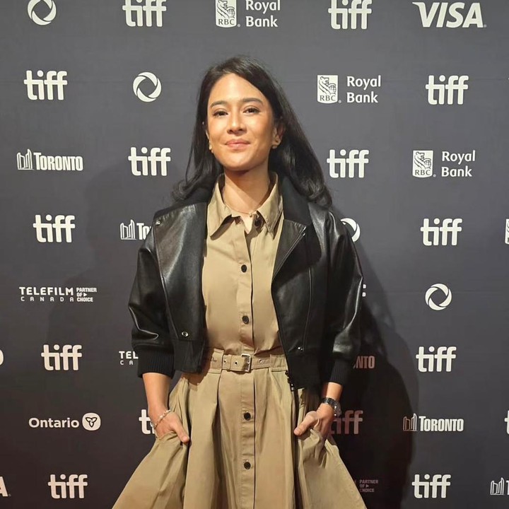 <p>Dian Sastrowardoyo lagi-lagi bikin publik terpana. Aktris papan atas ini tampil memesona saat menghadiri ajang bergengsi Toronto International Film Festival (TIFF) 2025, dan penampilannya langsung jadi bahan perbincangan netizen. (Foto: Instagram @therealdisastr</p>