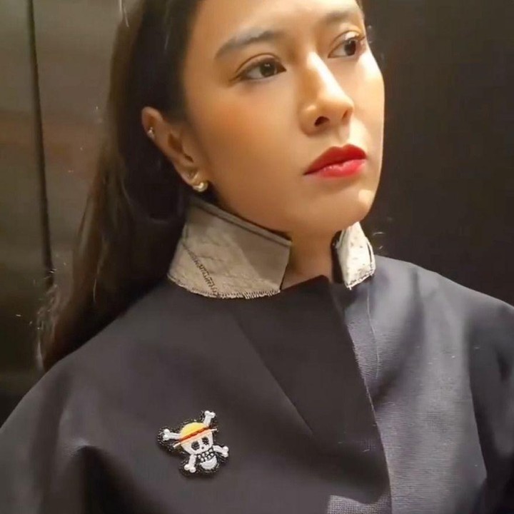 <p>Kehadiran Dian di TIFF bukan tanpa alasan, melainkan untuk world premier film terbaru berjudul <em>The Fox King</em> yang dibintanginya. Lewat akun Instagram <em>@therealdisastr</em>, Dian mengunggah beberapa potretnya yang bikin warganet terkagum-kagum. "Dari percikan pertama naskah hingga adegan terakhir, perjalanan ini telah dibentuk oleh semangat tak kenal lelah dari tim yang luar biasa. Untuk kalian semua, terima kasih," tulis Dian lewat Instagram Reels-nya. (Foto: Instagram @therealdisastr)</p>