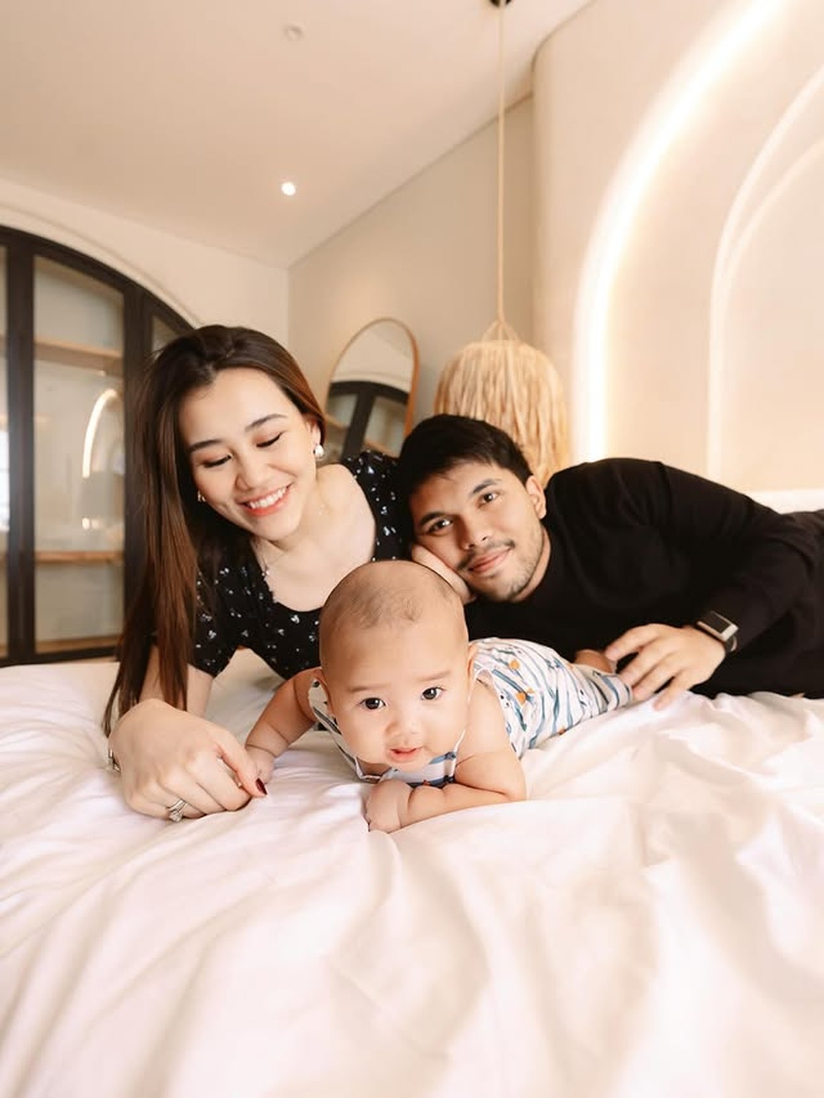 Aaliyah Massaid Akhirnya Perlihatkan Wajah Sang Anak Baby Arash di Usia 3 Bulan