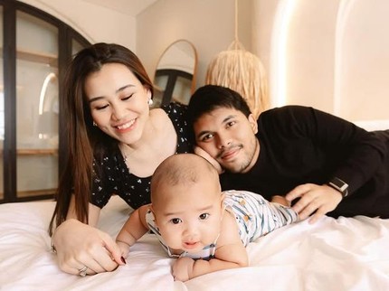 Aaliyah Massaid Akhirnya Perlihatkan Wajah Sang Anak Baby Arash di Usia 3 Bulan, Intip Potretnya