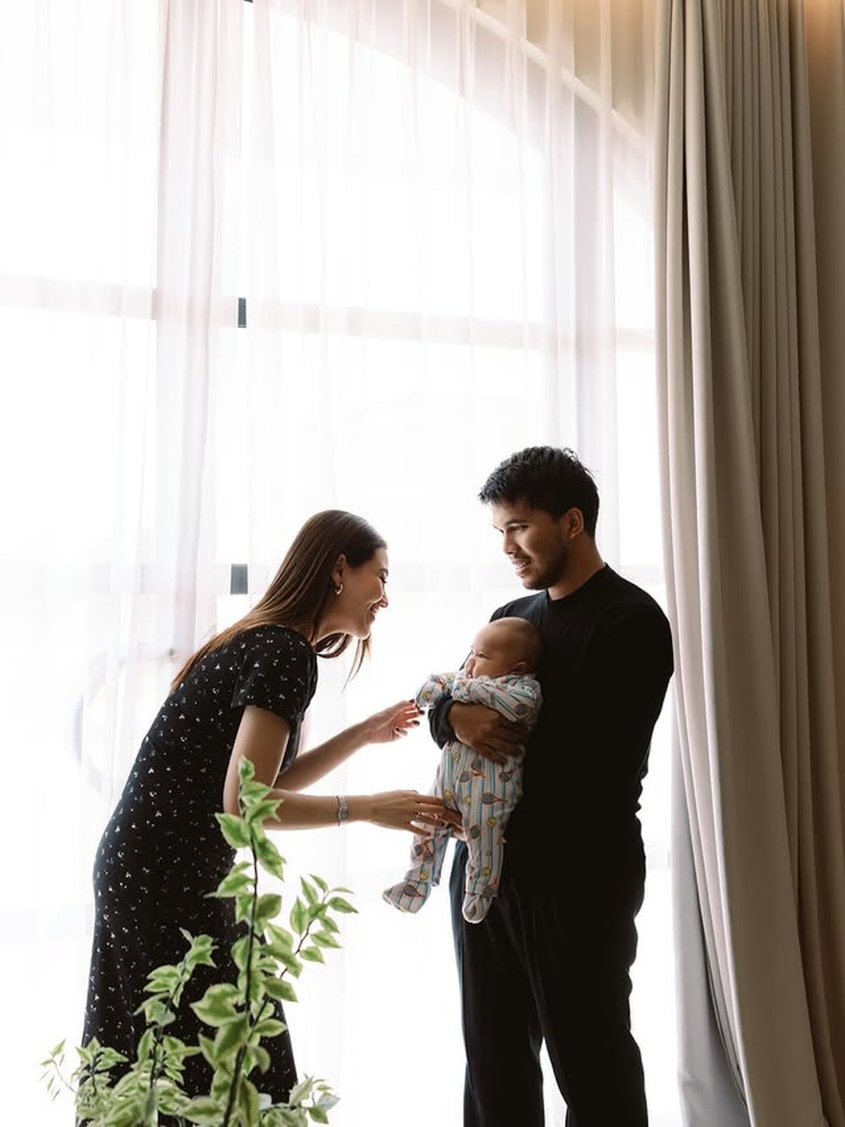 Aaliyah Massaid Akhirnya Perlihatkan Wajah Sang Anak Baby Arash di Usia 3 Bulan