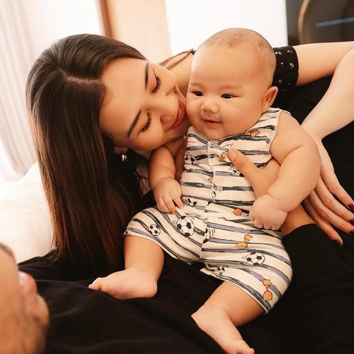 <p>Dalam unggahan tersebut, Aaliyah menuliskan doa sekaligus rasa syukurnya untuk Si Kecil. &ldquo;#<em>MashaAllahTabarakAllah.&nbsp;</em>Selamat menyambut bulan ke-3 buat anakku Arash,&rdquo; tulis Aaliyah di Instagram, Jumat (12/09/2025). (Foto: Instagram @aaliyah.massaid)</p>