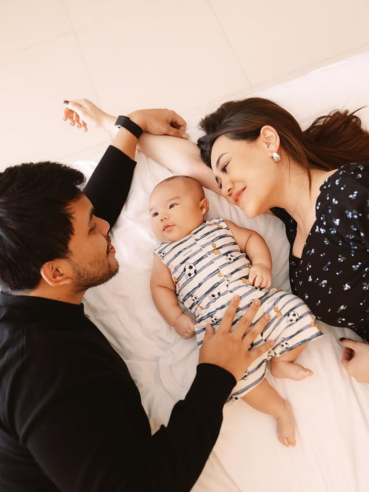 Aaliyah Massaid Akhirnya Perlihatkan Wajah Sang Anak Baby Arash di Usia 3 Bulan