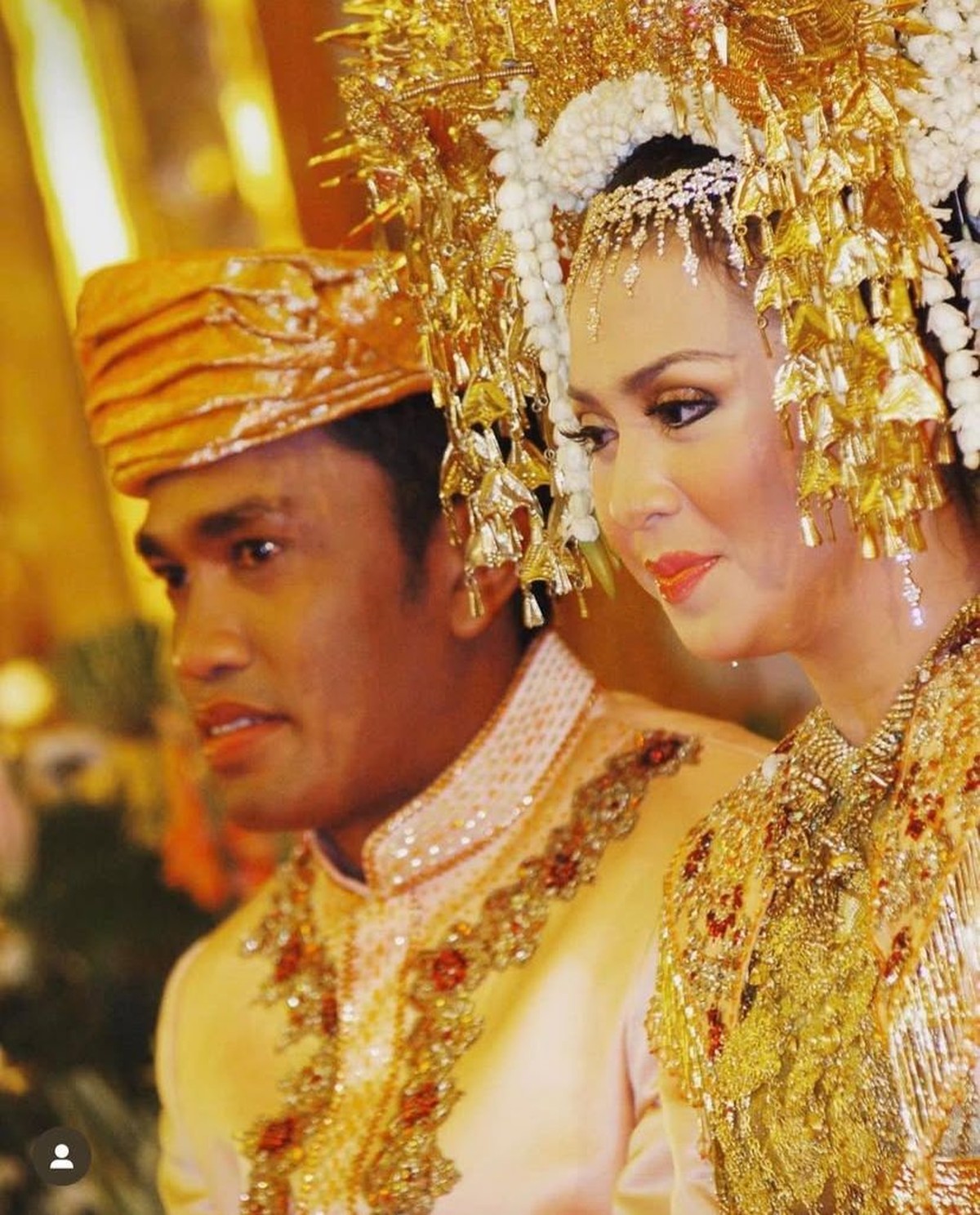 Ahmad Sahroni dan Istri