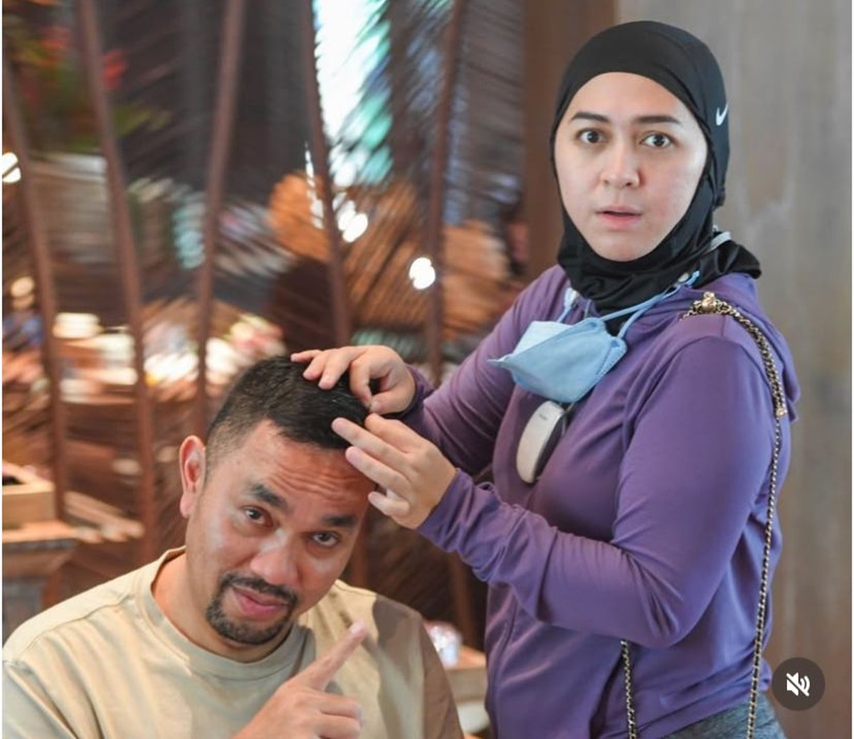 Ahmad Sahroni dan Istri