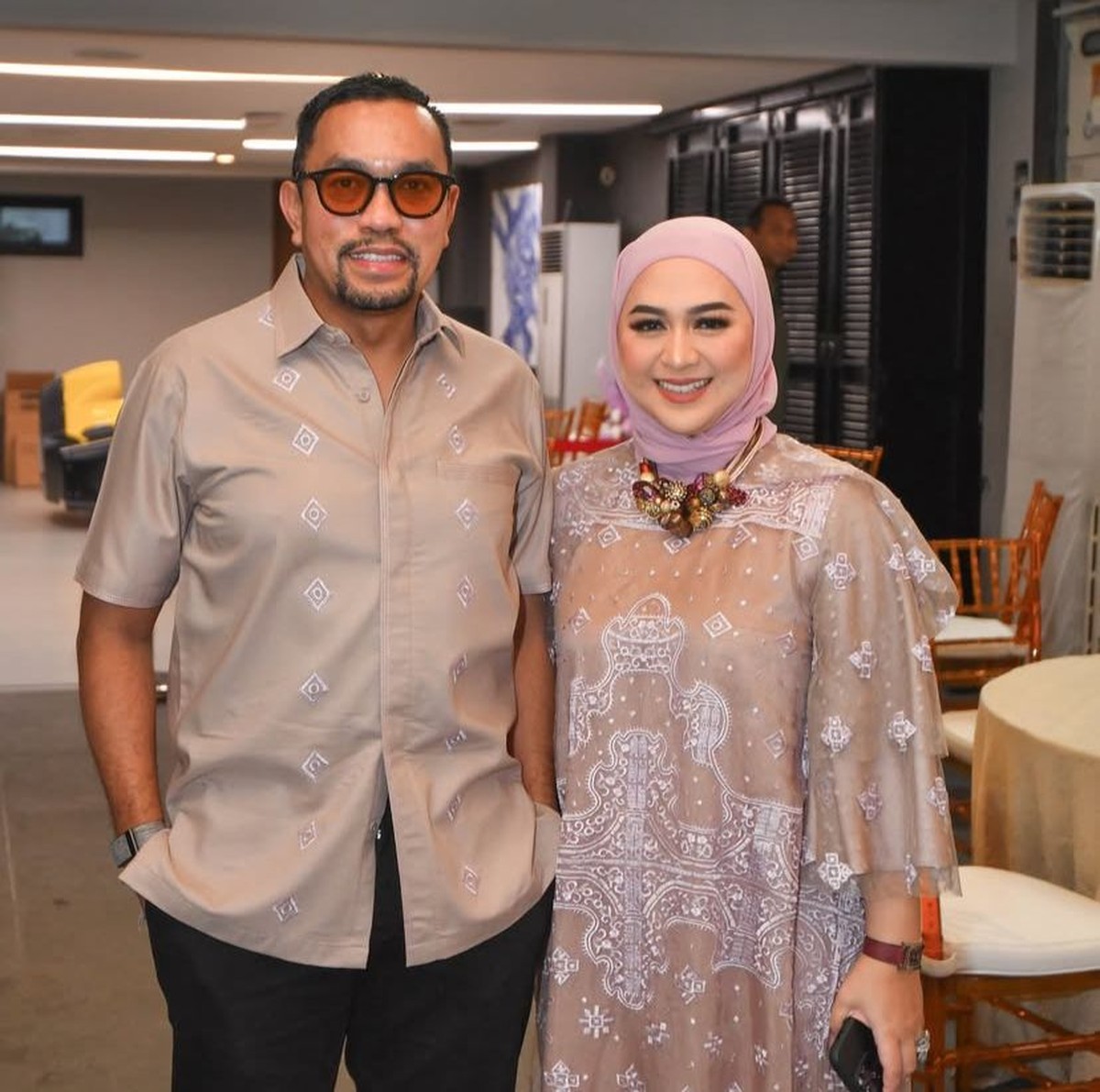 Ahmad Sahroni dan Istri