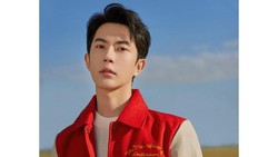 Beredar Rekaman CCTV Diduga Yu Menglong Tergantung di Jendela Sebelum Jatuh