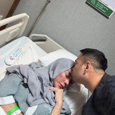 Kondisi Terbaru Ibunda Raffi Ahmad Usai Operasi di Singapura