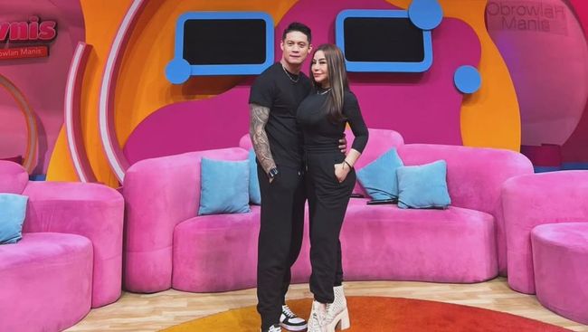 Terpopuler: Pernikahan Anisa Bahar Tuai Sorotan Vs Anne Hathaway Ucap Insya Allah