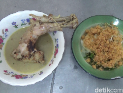 Gurih Pedas Ayam Lodho Lumajang Nikmat Disantap dengan Urap Sayur