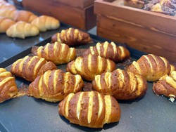 Daribu: Salt Bread Isi Krim Susu hingga Garlic Cheese Hits di Bakery Korea