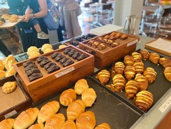 Video: Baru! Salt Bread Isi Krim Susu dari Korea Akhirnya Buka di Jakarta