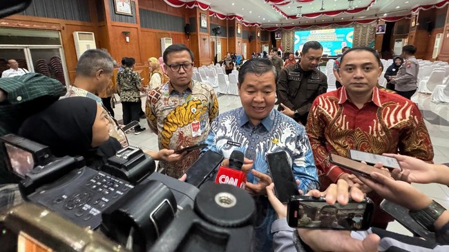 Mendagri Tito Karnavian menugaskan Dirjen Dukcapil Teguh Setyabudi untuk memantau Kamtibmas di Jawa Timur melalui 11 arahan Mendagri untuk kepala daerah.