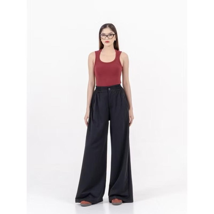 Get The Look gaya chic yang simpel ala Ana Octarina. Bisa untuk hangout atau gaya ngantor. Ini rekomendasi produknya.