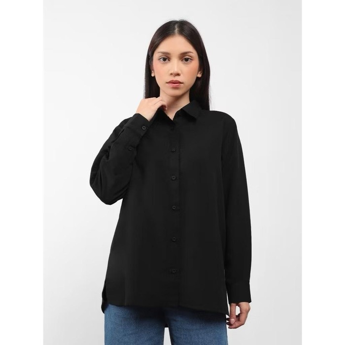 Get The Look gaya chic yang simpel ala Ana Octarina. Bisa untuk hangout atau gaya ngantor. Ini rekomendasi produknya.