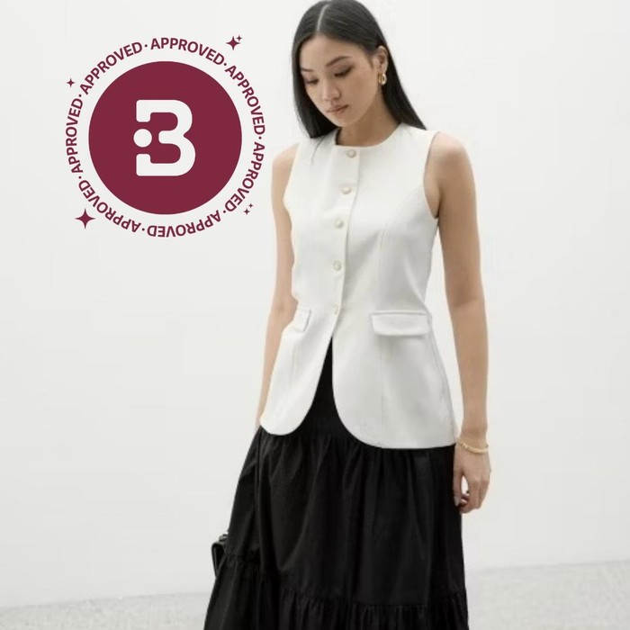 Get The Look gaya chic yang simpel ala Ana Octarina. Bisa untuk hangout atau gaya ngantor. Ini rekomendasi produknya.