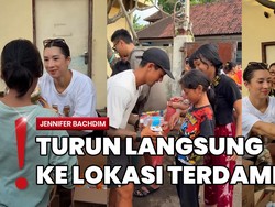 Momen Jennifer Bachdim Bagi-bagi Sembako ke Korban Banjir Bali