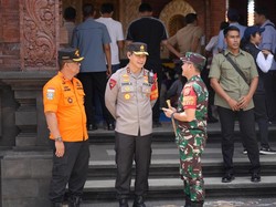 Dampingi Wapres Gibran, Kapolda Bali Puji Keteguhan Warga di Pengungsian