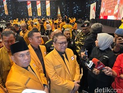 OSO Lantik Pengurus Hanura Jatim, Kader Siap Kawal Program Khofifah-Emil