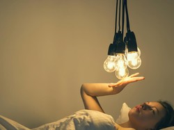 Tidur Lampu Nyala Vs Lampu Mati, Mana yang Lebih Sehat? Ini Kata Ahli