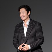 Lee Byung Hun Jadi Aktor Korea Pertama yang Dapat Special Tribute Award di TIFF 2025