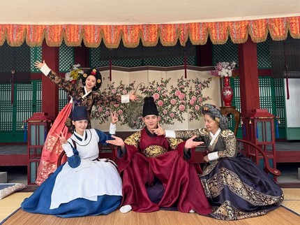 7 Potret Keseruan di Balik Layar Drakor Bon Appetit, Your Majesty