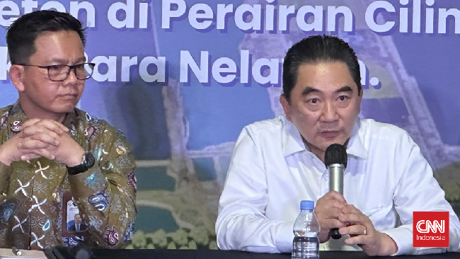 Karya Citra Nusantara mengklarifikasi keberadaan tanggul beton di laut Cilincing yang sempat viral karena menghalangi nelayan.