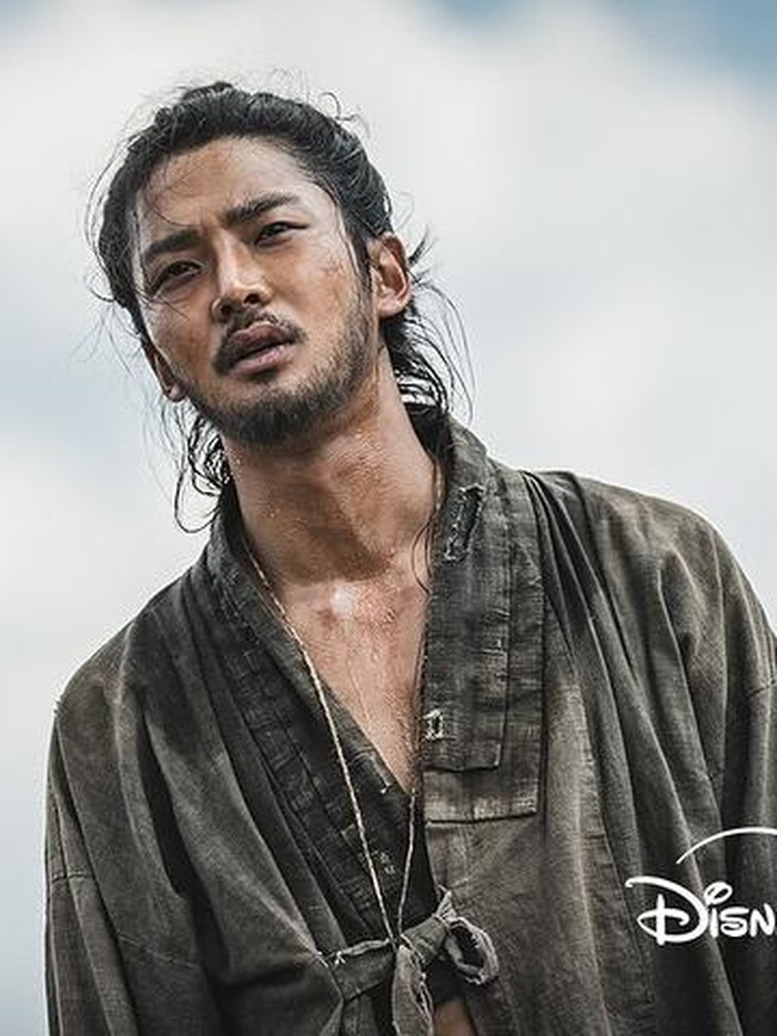 Sebagai seseorang yang bergelut di dunia seni peran, maka dituntut untuk totalitas mendalami karakter yang diperankan. Hal ini juga berlaku pada Rowoon yang mengubah fisiknya secara signifikan untuk peranya sebagai Si Yool.